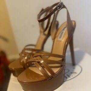 NEW!! Steve Madden Brown Platform Heels